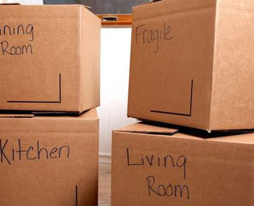 Beschriftete Umzugskartons für Küche und Esszimmer – Verpackungsmaterial
